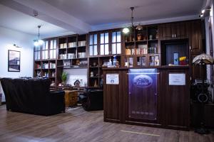 Ο χώρος του lounge ή του μπαρ στο Hotel Claris