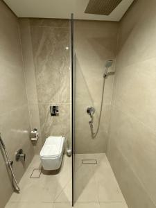 Koupelna v ubytování شقق العزيزية العلا