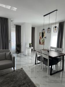 a living room with a dining room table and chairs at Star apartmani in Novi Pazar