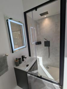 a bathroom with a glass shower and a sink at Gîte l'Hortensia Rose in Guémar +30 photos