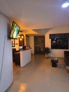 TV a/nebo společenská místnost v ubytování Gran Hotel Coral