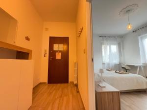 Ένα ή περισσότερα κρεβάτια σε δωμάτιο στο Private Parking, with Hill View