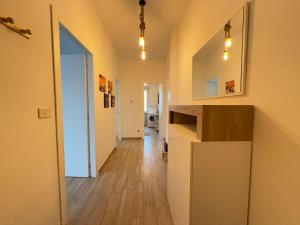 Φωτογραφία από το άλμπουμ του Private Parking, with Hill View στην Άλμπα