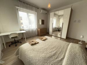 Ένα ή περισσότερα κρεβάτια σε δωμάτιο στο Private Parking, with Hill View +13 φωτογραφίες