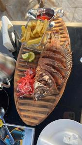 Jídlo v hotelu nebo okolí + 15 fotografií