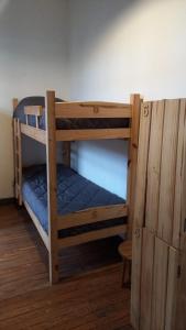 un paio di letti a castello in una stanza di Hostel Punto Andino Salta a Salta