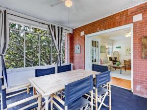 Χώρος καθιστικού στο Drayton Place 3