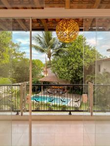 vue d'un balcon avec un portail en fer forgé dans l'établissement Flats Santa Luzia Trancoso, à Trancoso