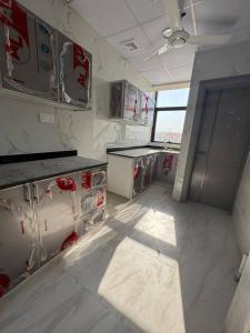 Φωτογραφία από το άλμπουμ του شقة في موقع مميز σε Maţār as Sīb ad Duwalī