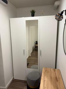 een kamer met een witte kast met een spiegel bij Gregors is waiting for you in Daugavpils +4 foto's
