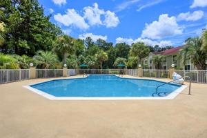 Πισίνα στο ή κοντά στο Comfort Inn & Suites Walterboro I-95