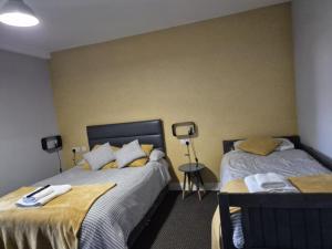 Una cama o camas en una habitación de Rooms at number 4 1 fotos más