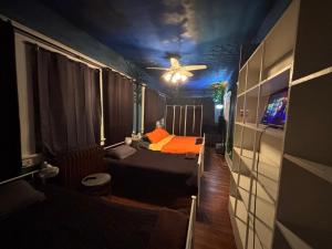 Foto dalla galleria di Cozy Bears Bunkers Manor & Carpe Diem Spa a Memphis Altre 100 foto