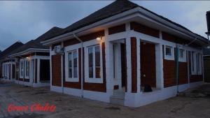 Hoone, kus külalistemaja asub +2 fotot