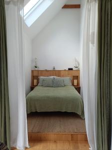 Ένα ή περισσότερα κρεβάτια σε δωμάτιο στο Woodville Studio