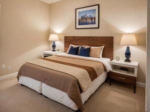 Ένα ή περισσότερα κρεβάτια σε δωμάτιο στο Modern Venice Beach Stay - Walk to Marina & Boardwalk