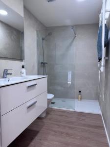 Et badeværelse på Casa Relajante de pueblo en Darria