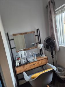 Tetera y cafetera en Rooms at number 4