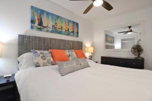 Una cama o camas en una habitación de Fin's Watch 24 fotos más