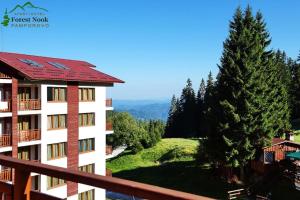 einen Blick vom Balkon eines Hotels in der Unterkunft Forest Nook 3 in Pamporowo