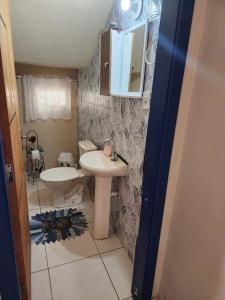 Et badeværelse på Casa para Temporada em Ubatuba-Piscina Privativa, Churrasqueira e Conforto Completo