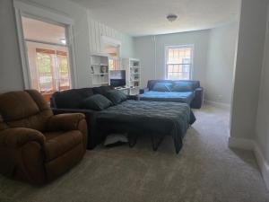 Postel nebo postele na pokoji v ubytování Hometown Heaven