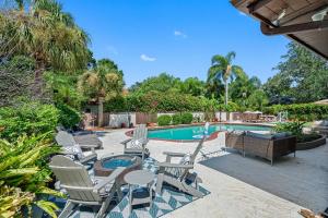 Πισίνα στο ή κοντά στο Luxury 8-BR Villa w Pool Soccer - 20 Guests