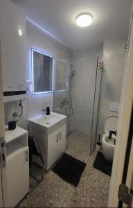 Ένα μπάνιο στο DivčiNova Lunasol