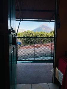 Nespecifikovaný výhled na hory nebo výhled na hory při pohledu z hotelu