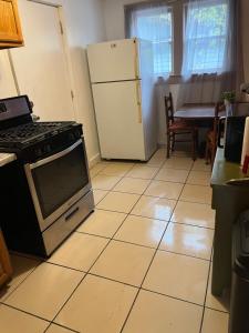 Kuchyň nebo kuchyňský kout v ubytování Spacious, Unique PR near Binghamton University