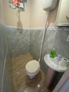 a bathroom with a toilet and a sink at Casa em Coroados - 800 metros da praia in Guaratuba