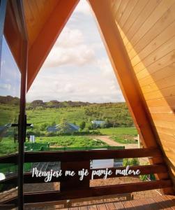 Peisaj natural din apropierea acestei vile +5 fotografii