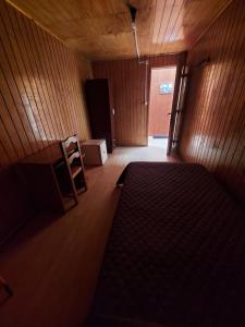 Voodi või voodid majutusasutuse Habitación individual para hombres - toas