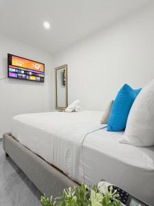 Voodi või voodid majutusasutuse Villa Isabella Luxury B2, centrally located and spacious! toas