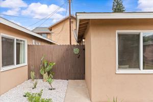 Ảnh trong thư viện ảnh của 20 percent OFF Cozy Modern Suite ở Tustin +45 ảnh