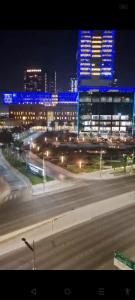 Γενική άποψη της πόλης Άμπου Ντάμπι ή θέα της πόλης από  αυτό το διαμέρισμα