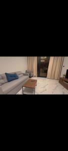 Ένα ή περισσότερα κρεβάτια σε δωμάτιο στο Luxury furnished 1BHK apartment Maria Vista