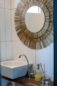 Phòng tắm tại Pousada Rocas Beach