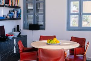 Posezení v ubytování Stunning 4 bedroom villa on Kastellorizo