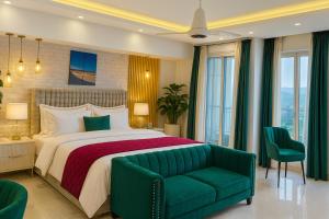 Giường trong phòng chung tại Clouds View Executive Serviced Apartments Fronting Centaurus Mall Islamabad