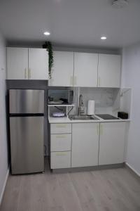 Köök või kööginurk majutusasutuses Villa Margarita Luxury #B6, 5 min from the airport