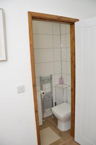a bathroom with a white toilet in a room at JMG HOUSE - Quality Rooms in West Bromwich