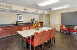 Χώρος καθιστικού στο Extended Stay America Suites - Denver - Aurora North