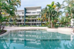 Bazén v ubytování Luxury Spacious 3 Bedroom Apartment - Gold Coast nebo v jeho okolí