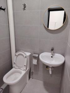 Ένα μπάνιο στο YNY Guest House