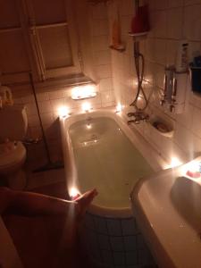 Φωτογραφία από το άλμπουμ του غرفه متميزه بوسط المدينه ميدان التحرير أمام الجامعه الامريكيه بمصر στο Κάιρο