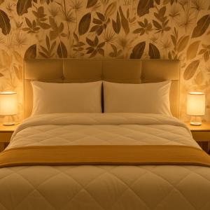 een slaapkamer met een groot bed met twee lampen bij Appartement Luxe - Smart Netflix & Alexa - 10 min La Défense 5 Guests 5 Beds in Bezons