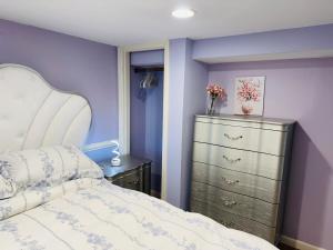 Φωτογραφία από το άλμπουμ του Beautiful 2 Bedroom Suite σε West Hempstead