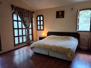 Giường trong phòng chung tại Your retreat near Arrazola!