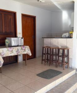 Η κουζίνα ή μικρή κουζίνα στο Suítes Santa Luzia